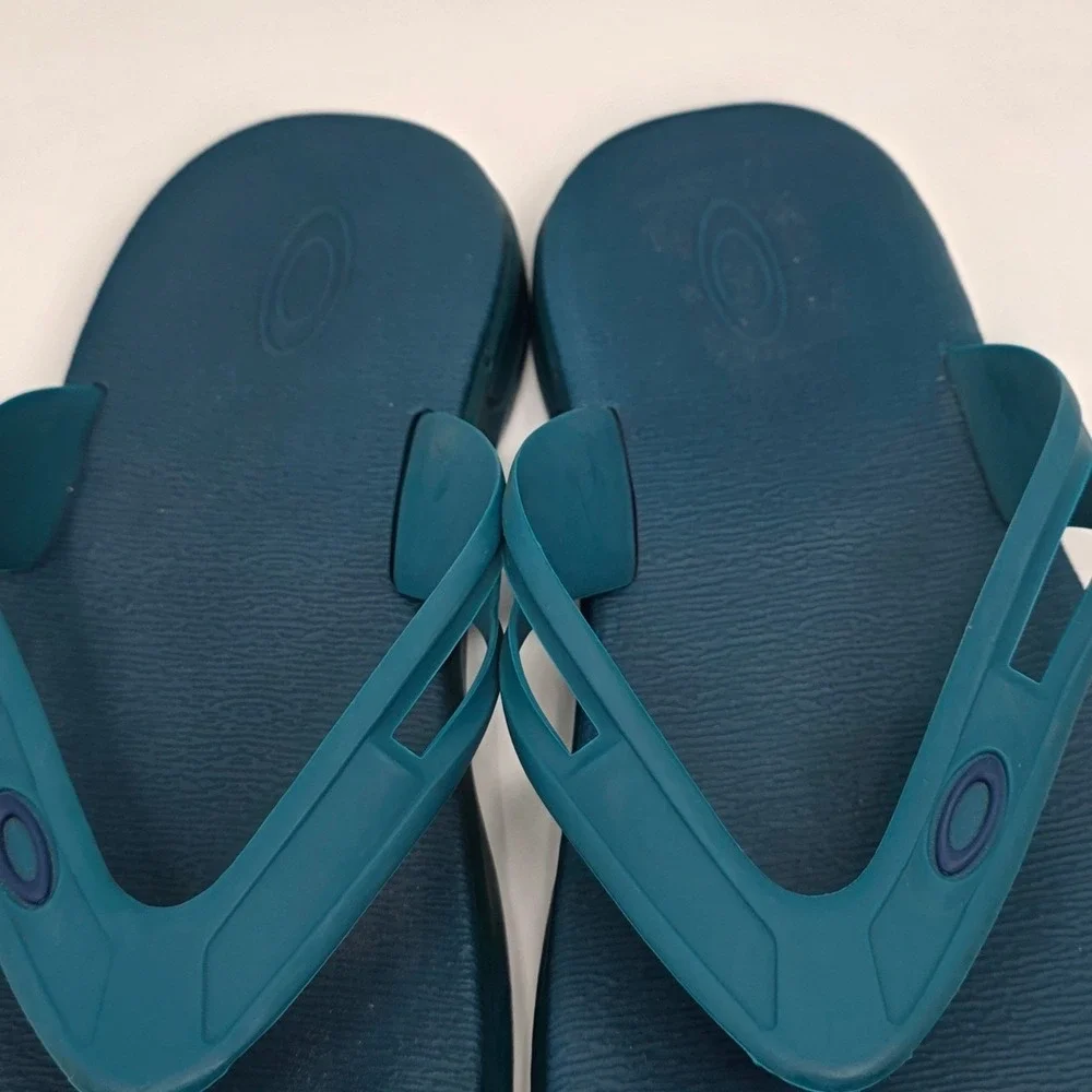 OAKLEY ELLIPSE FLIP FLOP MENS SIZE 10 TEAL BLUE RUBBER CASUAL THING SLIDE ON EUC
